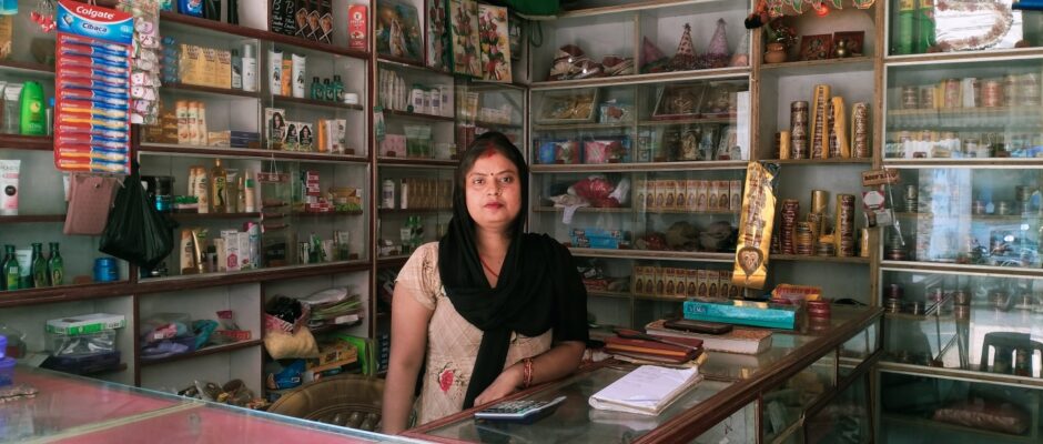 शिला देवी राय बनिन् सहकारीको ऋणले कस्मेटिक पसलकी साहुनी